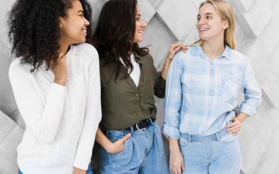 Comment se lier d’amitié avec les ami(e)s de votre partenaire